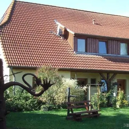 In Hohenkirchen Mit Gemeinschaftlichem Pool, Terrasse Und Garten アパート